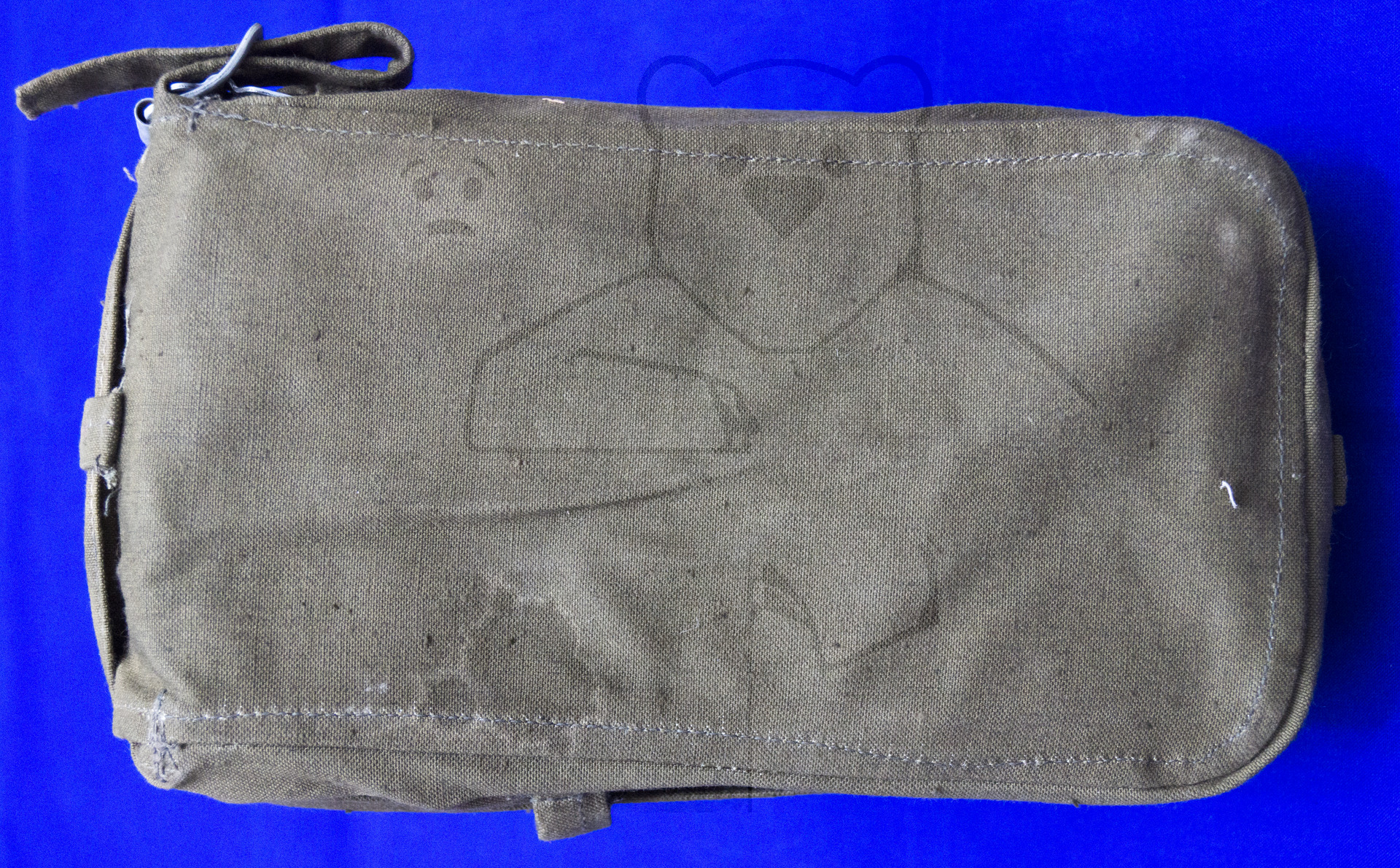 Spritzenbox Feldlazarett / Sanitäter, Anfang 1970'er Jahre, Tragetasche Rückseite